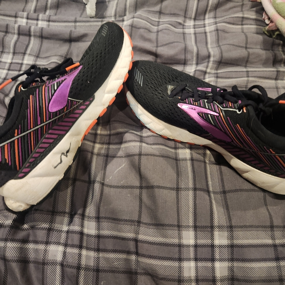 Women's Black and Purple Running Shoes